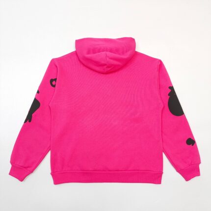 Felpa rosa vibrante con dettagli neri, perfetta per uno stile urbano e casual.
