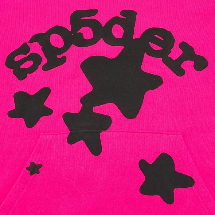 Felpa rosa con grafica di stelle e testo sp5der stile streetwear giovane e vivace.
