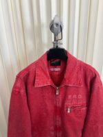 Giacchetto rosso vintage con ricamo E.R.D. per stile streetwear casual e alla moda.