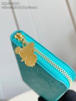 Portafoglio turquoise compatto con zip, decorazione cartoon e stile vivace e leggero.