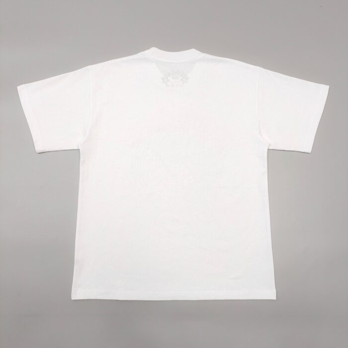 Maglietta bianca in cotone, vista posteriore, stile minimalista e versatile per ogni occasione.