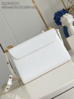 Borsa bianca elegante con dettagli oro, design moderno e versatile per ogni occasione.