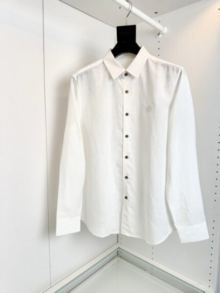 Camicia bianca classica uomo, elegante versatile, perfetta per ogni occasione.