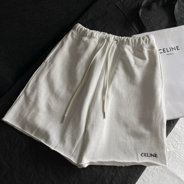 Shorts bianchi Céline casual e elegante con elastico, ideale per lestate e lo stile minimalista.