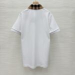 Polo bianca con colletto checkered in tessuto elegante, stile classico e moderno.