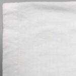 Dettaglio di tessuto bianco in cotone, morbido, elegante e versatile per ogni utilizzo.