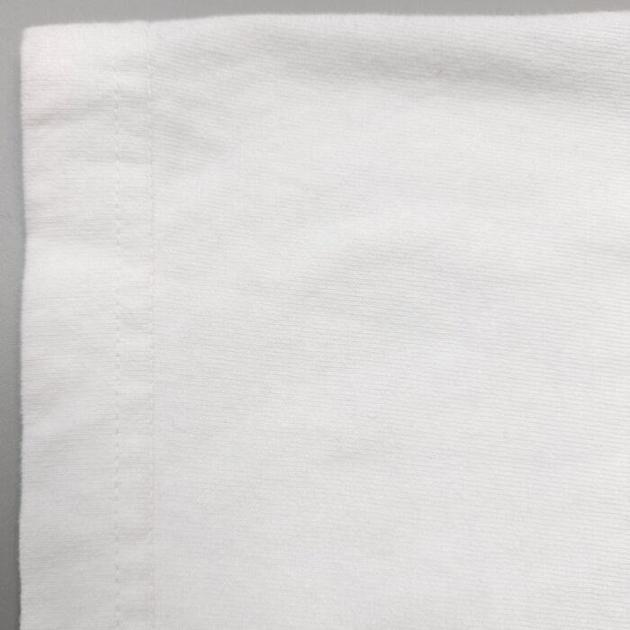 Dettaglio di tessuto bianco in cotone, morbido, elegante e versatile per ogni utilizzo.