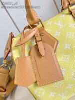 Borsa Louis Vuitton gialla monogramma con fodere in pelle e hardware dorato elegante.