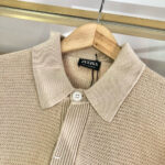 Maglietta polo Zegna beige in tessuto texturizzato, elegante e versatile.